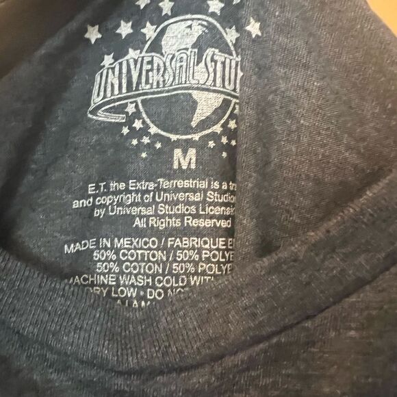 E.T. It’s all good in the Hood unisex T-shirt. Design. Size Medium. - Picture 3 of 6